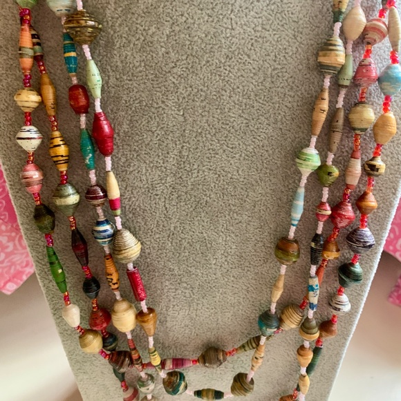 Two Vintage Paper Mâché Long Layering Necklaces - Picture 4 of 9